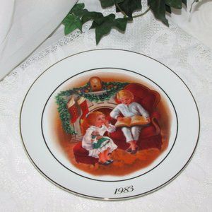 Vintage Avon Holiday Collector Plate ENJOYING THE NIGHT BEFORE CHRISTMAS 1983
